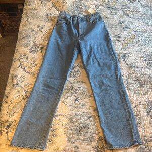 Abercrombie Women's
Ultra High Rise 90s Straight Jean